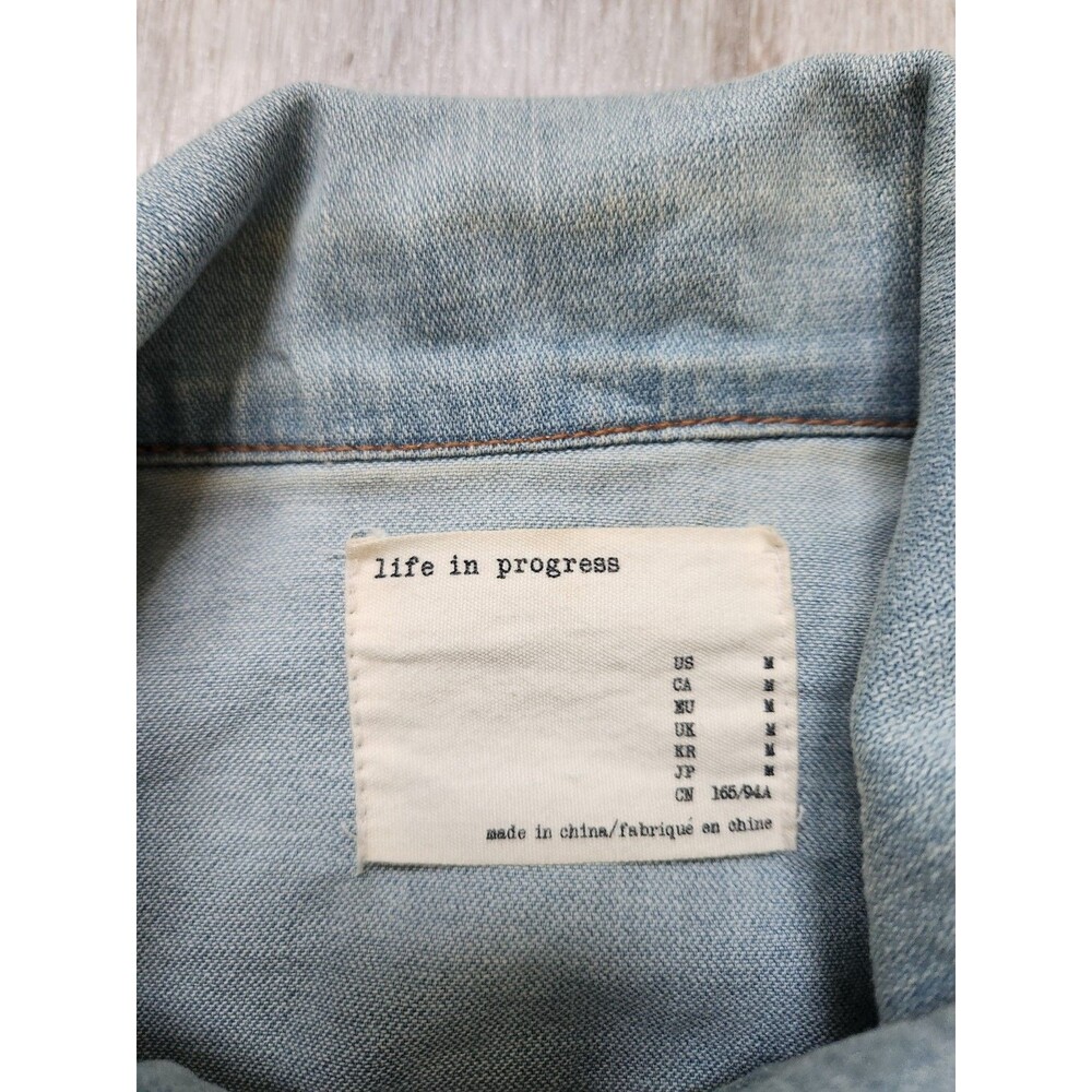 Life in Progress Cropped Denim Jacket Womens Medium Light Wash Boho Aztec GUC - Picture 4 of 11